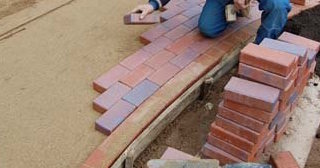Установка тротуарной плитки в Губахе - цена от 829 руб. за работу