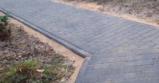 Укладка тротуарной плитки на основание в Губахе в октябре