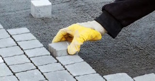Укладка тротуарной плитки 50 на 50 в Губахе в октябре