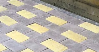 Укладка тротуарной плитки вокруг дома в Губахе - цены от 829 руб.