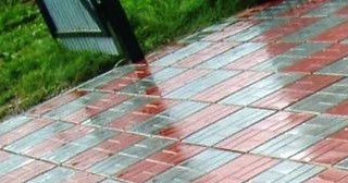 Профессиональная укладка цементной тротуарной плитки в Губахе в октябре