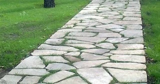 Профессиональная укладка камня на дорожки в Губахе в октябре