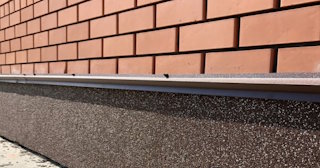 Облицовка цоколя керамогранитом в Губахе в октябре