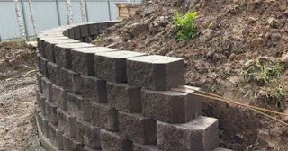 Установка подпорной стенки в Губахе в октябре