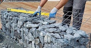Устройство подпорной стенки из габионов в Губахе в октябре